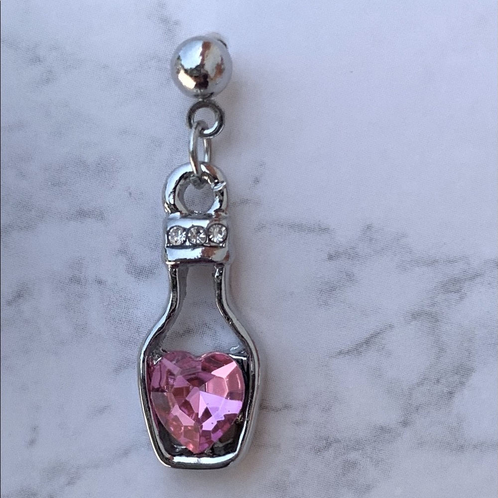 Adorable bottle shaped earrings. - Picture 2 of 2